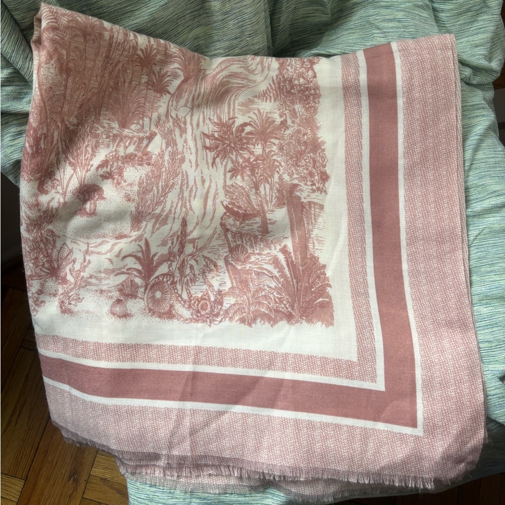 Gorgeous oversized wool bland scarf